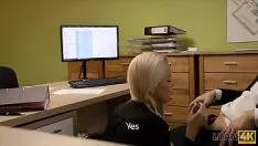 Reproducir En la oficina, el jefe le hace una mamada al empleado
