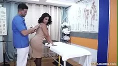 Reproduzir Xxx com Matra vai fazer massagem e tem um pau na bunda grande