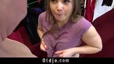 Oynat Kızını Tüm Deliklerinden Sikiyen Bir Baba