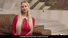 Reproduzir Ele fode uma cabra e dá o máximo que ela pode na dança