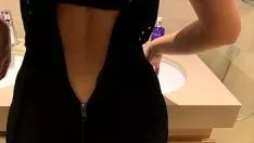 Une super chatte dans une robe se fait baiser sauvagement
