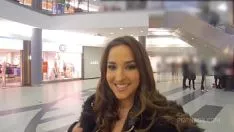تشغيل يعطي الكثير من المال لهذه المرأة ذات الثدي المترهل عندما يضاجعها