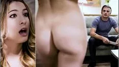 Reproducir A lo bien que chupa la polla, dices que le queda un poco y se la follan por el culo