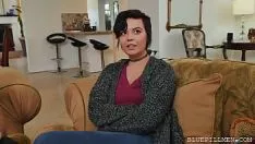 Afspelen Deze dikke brunette met een hele grote kont is al lang bekend bij deze kale man