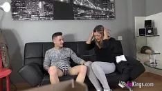 Afspelen Hij betrapt haar met de verborgen camera en maakt het haar moeilijk