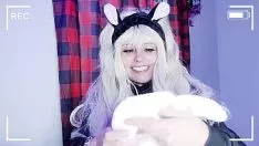Afspelen Deze sexy tiener heeft hele mooie en hele grote borsten en ze wil het doen