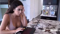 تشغيل Stepsibling Freeuse Fantasy: Big-Titted Teen Step-Sis تحصل على مارس الجنس أثناء إجراء مكالمة Zoom