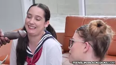 Redare Păsărica umedă a lui Leah Lee se umple cu BBC cremoasă într-un trio intens