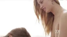 Reproducir Hace películas porno con dos pollas rusas buenas y malas