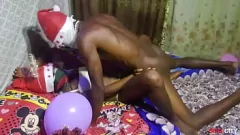 Redare Experimentează cadoul suprem de Crăciun cu acest creampie de abanos pentru adolescenți în stil cățeluș